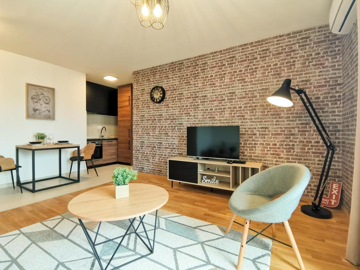 Apartments At Ljubovic Hill Park بودغوريتْسا المظهر الخارجي الصورة