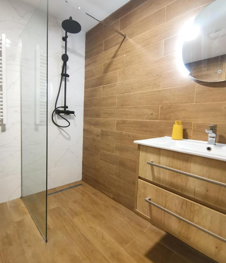 Apartments At Ljubovic Hill Park بودغوريتْسا المظهر الخارجي الصورة