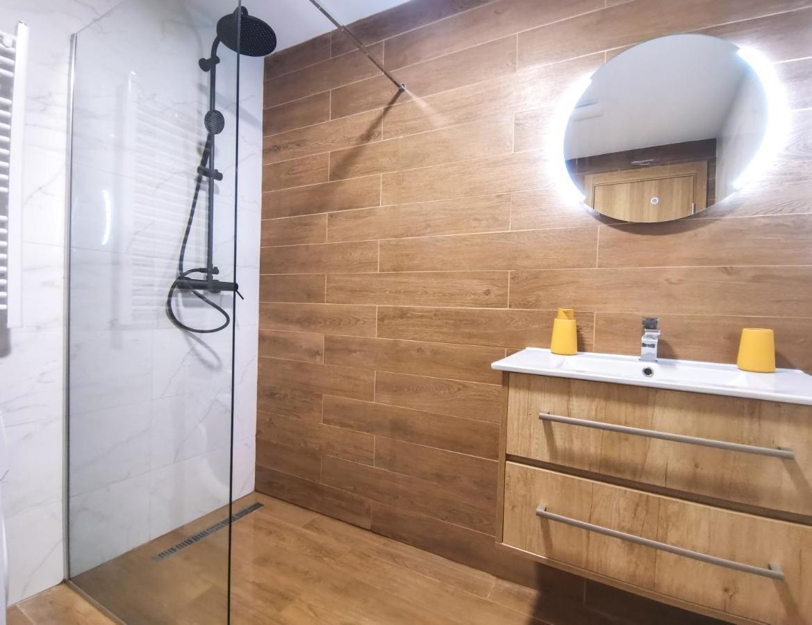 Apartments At Ljubovic Hill Park بودغوريتْسا المظهر الخارجي الصورة